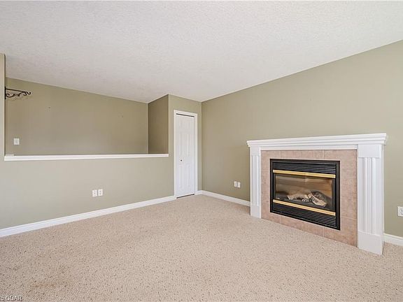 4th image of 71 Cherry Hill Pl