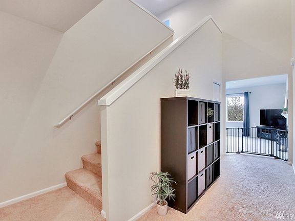 4th image of 17015 W Hill Dr E