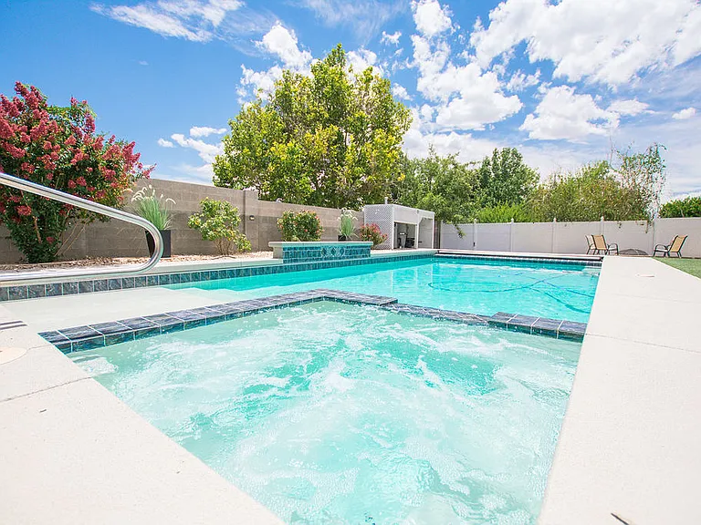9514 Avenida Del Oso NE — Photo 56