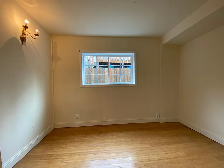 2310 E Madison St — Photo 29