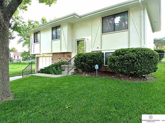 2nd image of 15115 Cornelia Cir
