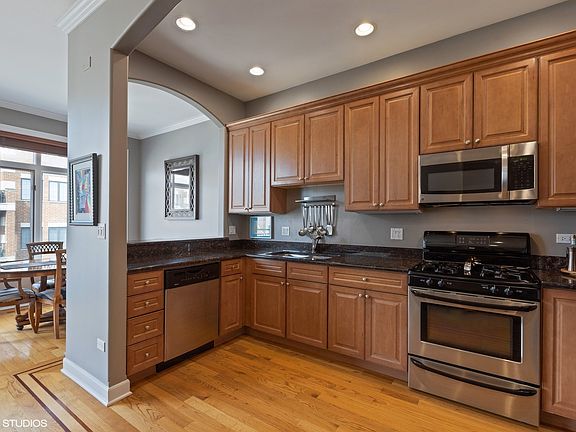 4th image of 2125 W Belmont Ave Unit 3W