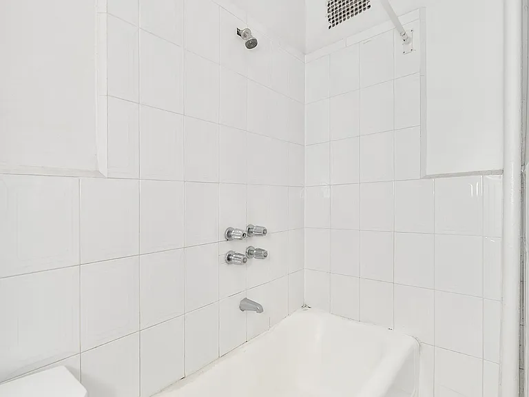 223 E 58th St #4C — Photo 6