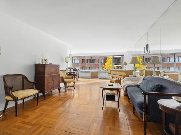 420 East 55th Street image 1 of 7