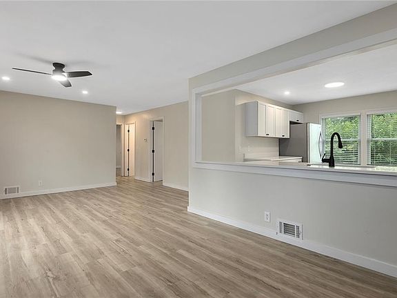 4th image of 3706 S Sterling Ave