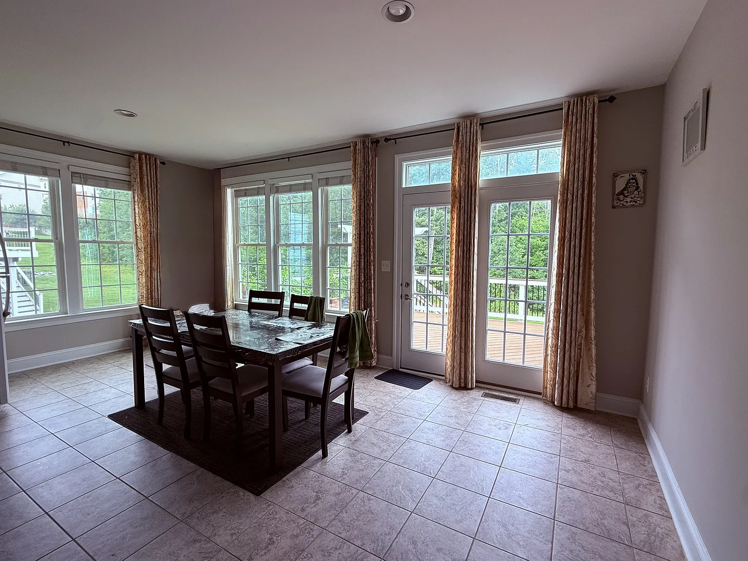5 bed, 3850 sqft, $4,799 — Photo 2