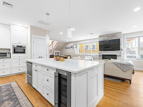 2nd image of 7 Whitman St #1