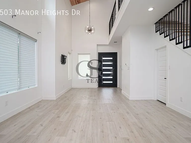 2503 Manor Heights Dr — Photo 9