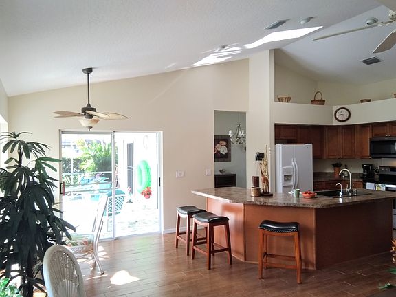 Vaulted ceilings w/skylight!