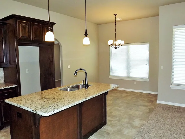 529 Whispering Oaks Blvd — Photo 9