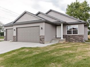 5328 Ruhd St SW, Cedar Rapids, IA 52404