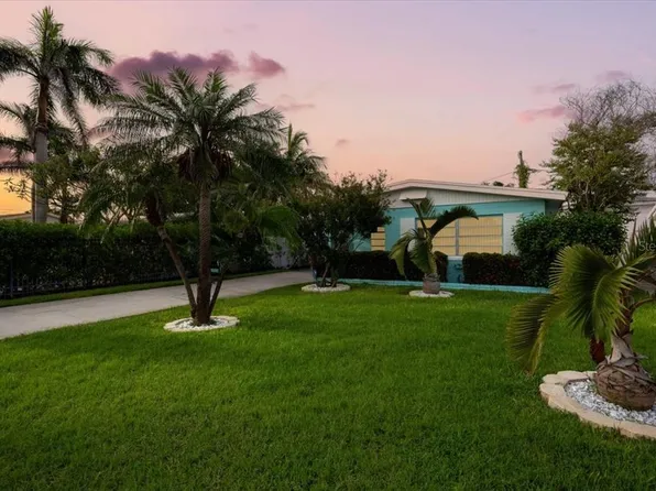 11435 2nd St E, Treasure Island, FL 33706