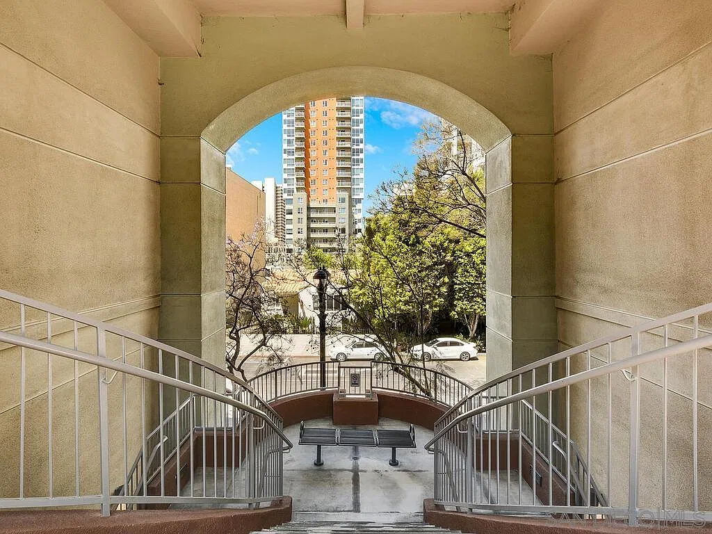 2 bed, 1068 sqft, $3,500 — Photo 2