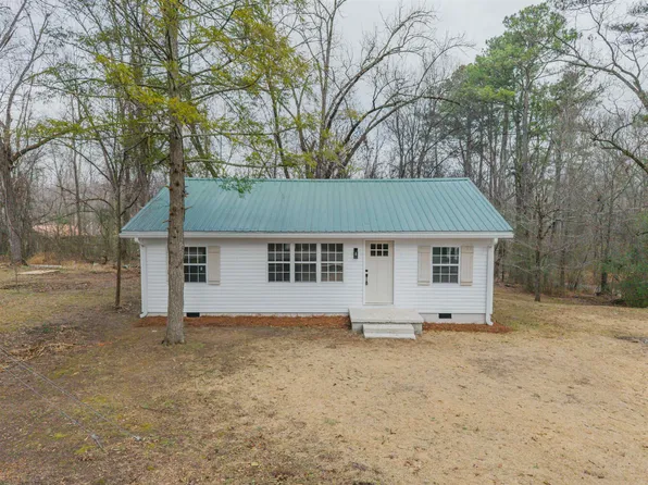 231 Adams St, Selmer, TN 38375