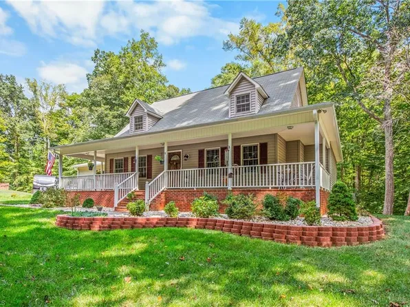 1709 Beechwood Rd, Yadkinville, NC 27055