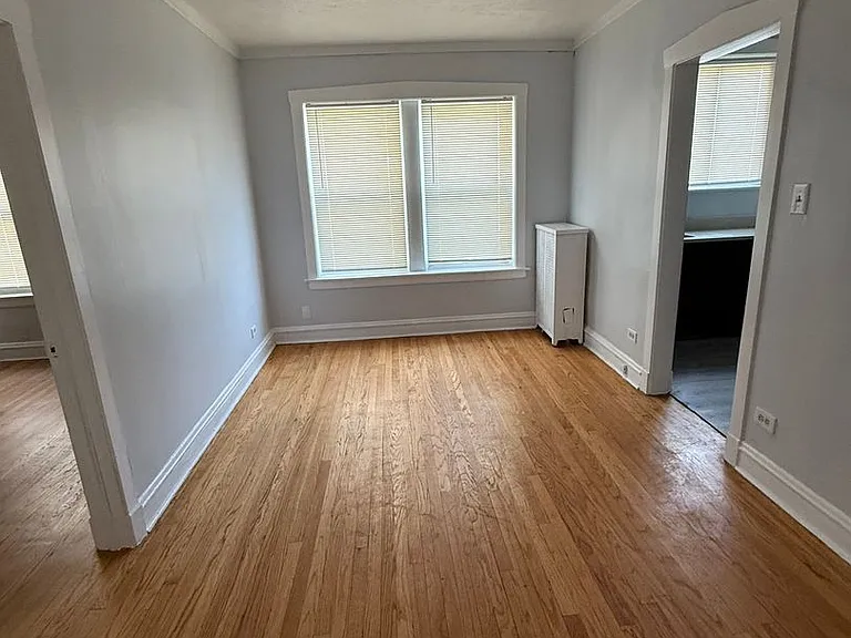 SPACIOUS 2 BEDROOM APARTMENTS AVAILABLE — Photo 8