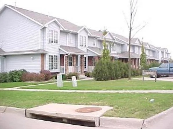 272 W Side Dr, Iowa City, IA 52246