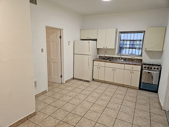 3rd image of 342 NE 26th Ter #1B