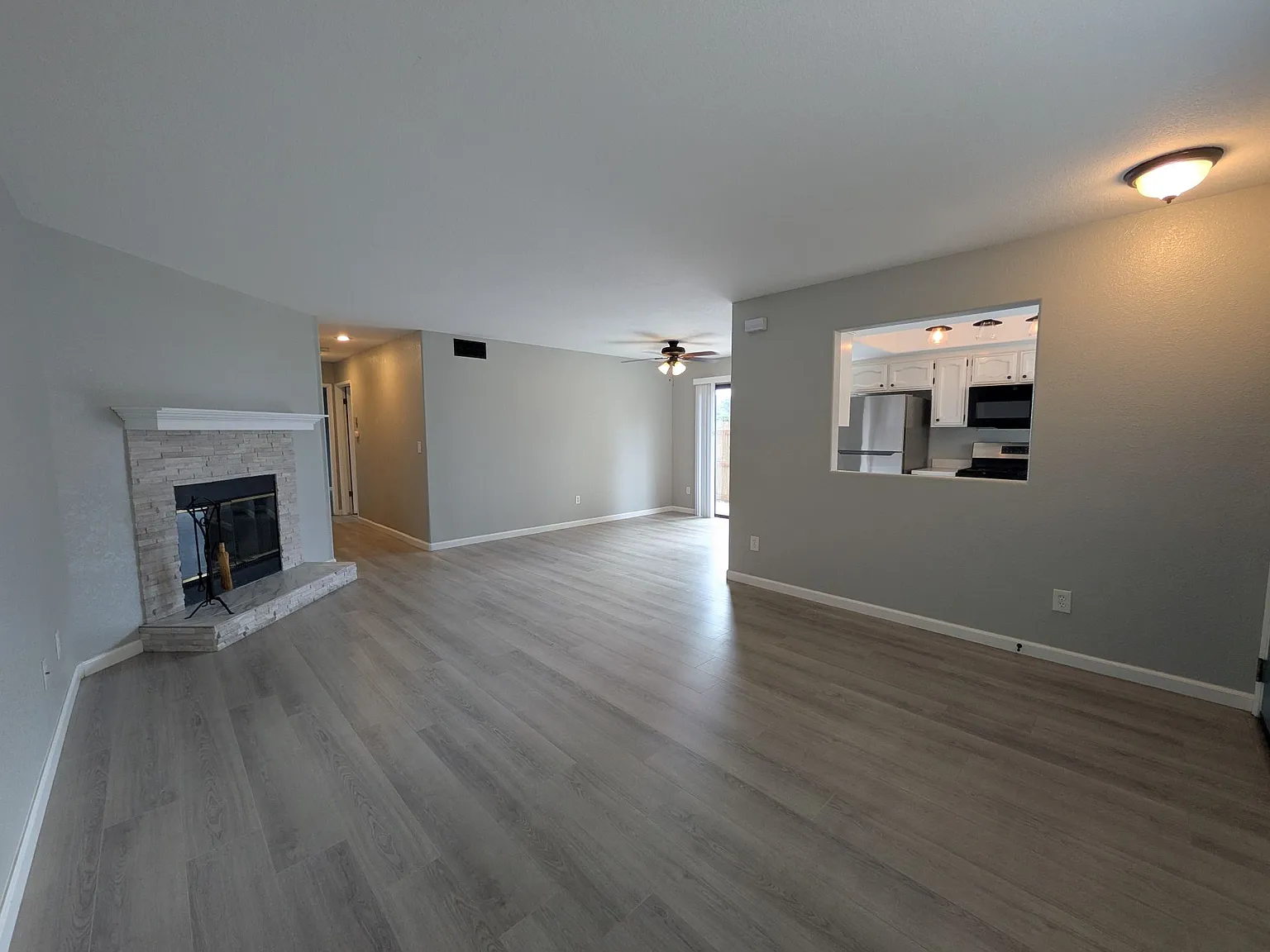 2 bed, 974 sqft, $2,595 — Photo 3