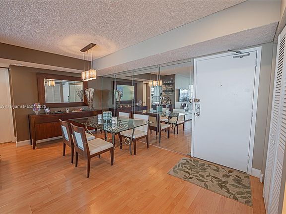 3rd image of 301 174th St APT 401