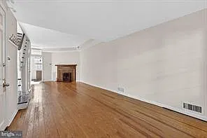 Georgetown - 2 Bedroom- House — Photo 4