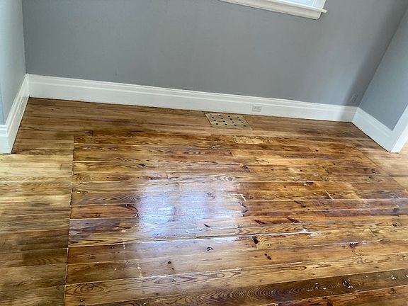 4th image of 2025 Poplar St