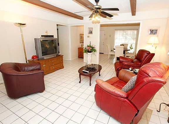 4th image of 910 Maryland Dr