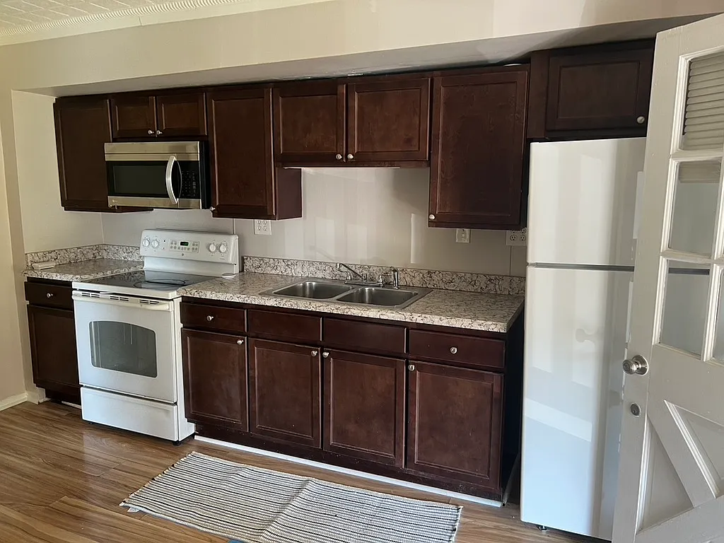 80 14th St — Photo 3