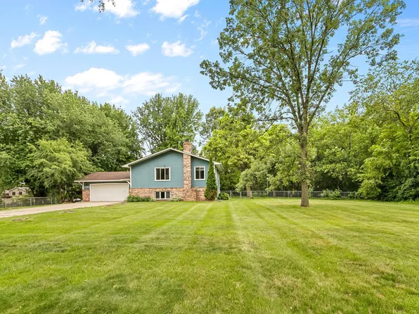 1390 Rainier Ln, Eagan, MN 55121