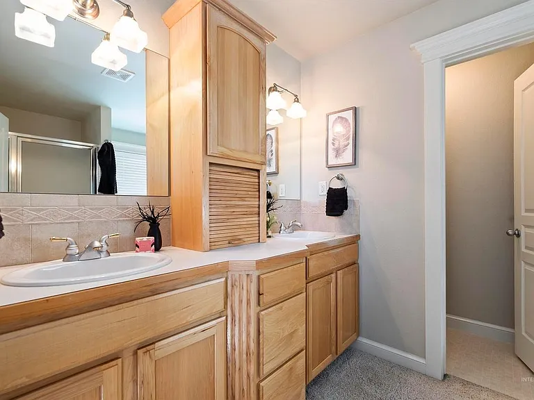 2516 E Alpomado Ct — Photo 17