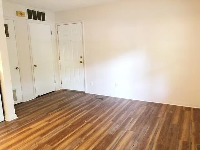1387 Forest Glen Dr #2 — Photo 8