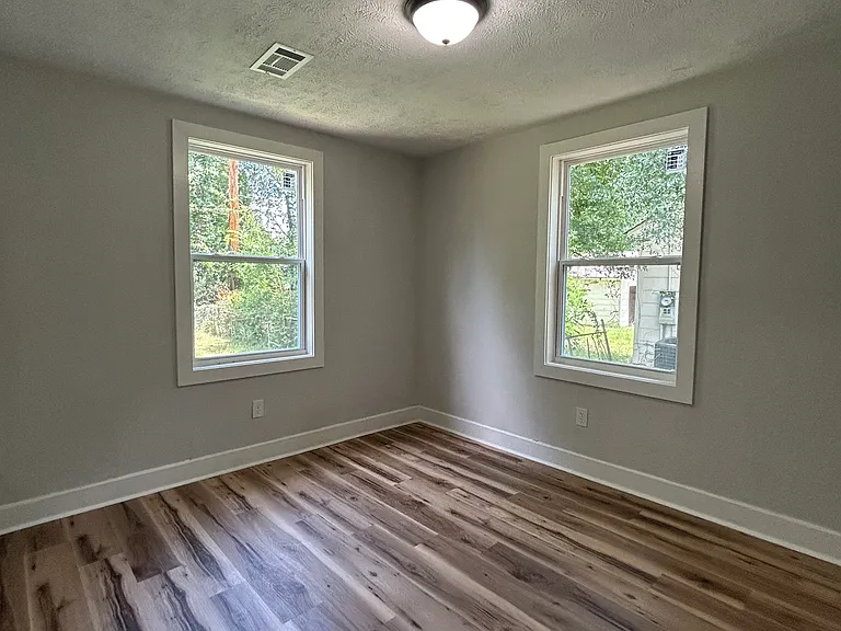 522 Woodbury Rd — Photo 14