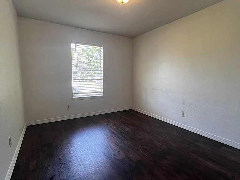 14409 Pine St #1 — Photo 4