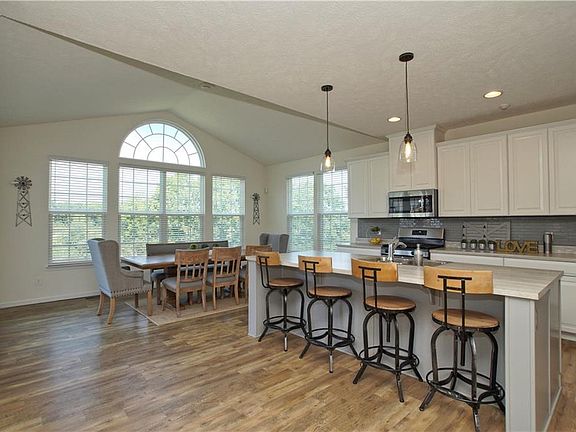 2nd image of 408 Buckingham Grv