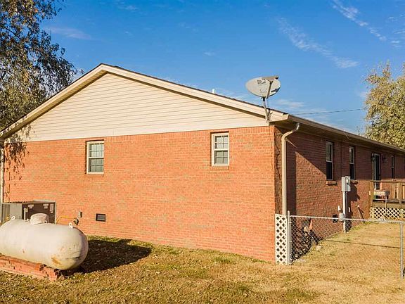 3rd image of 144 Wyndotte Way