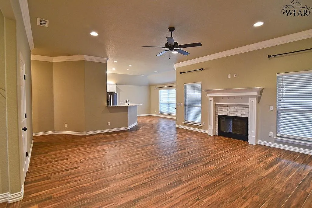 4 bed, 2.0 bath, 1868 sqft, $2,800 — Photo 3