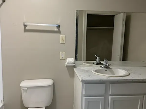 1642 Cedar Lake Dr APT B, Baton Rouge, LA 70808