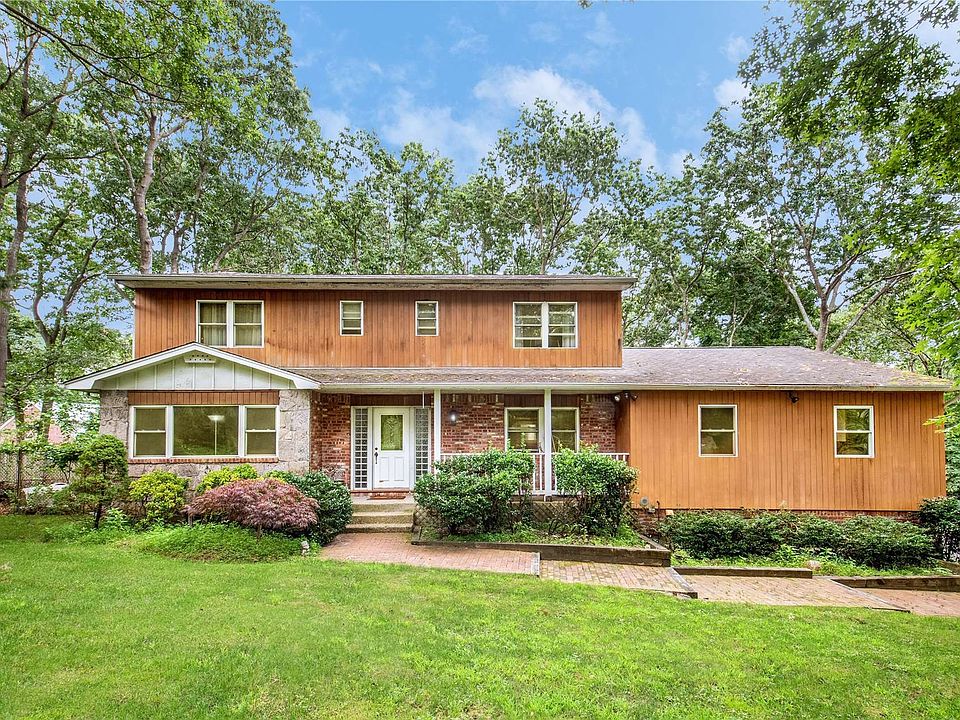1st image of 11 Hills Park Ln