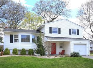 26 S Locust Ave, Edison, NJ 08817