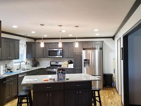 Spacious kitchen and island!