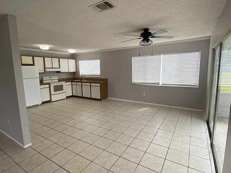 1264 Dawn St NE — Photo 2