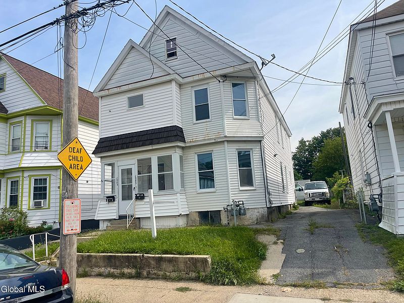 2nd image of 1083 Congress Street