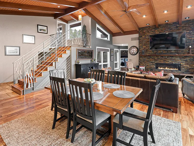 123 Foothills South Dr — Photo 10