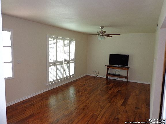 5th image of 3007 Tawny Oak Dr