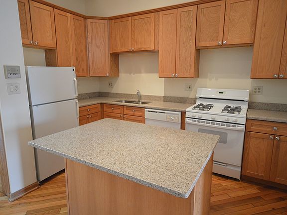 3rd image of 1758 N Clybourn Ave #3