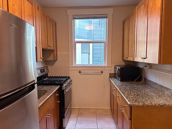 3rd image of 1620 Leavenworth St #7