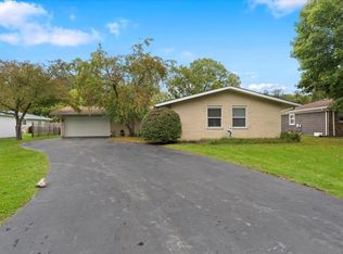 9858 W Paxton Dr, Beach Park, IL 60099