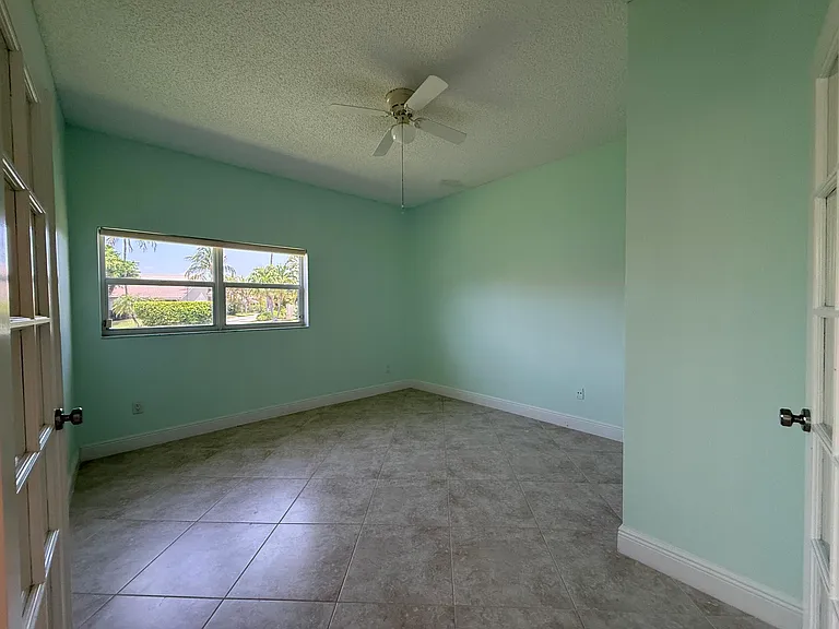 225 N Lakeshore Dr — Photo 40