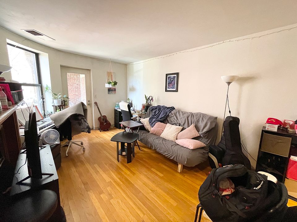 1st image of 95 Gainsborough St APT 402