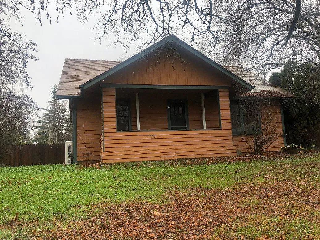 518 Oak St photo 1